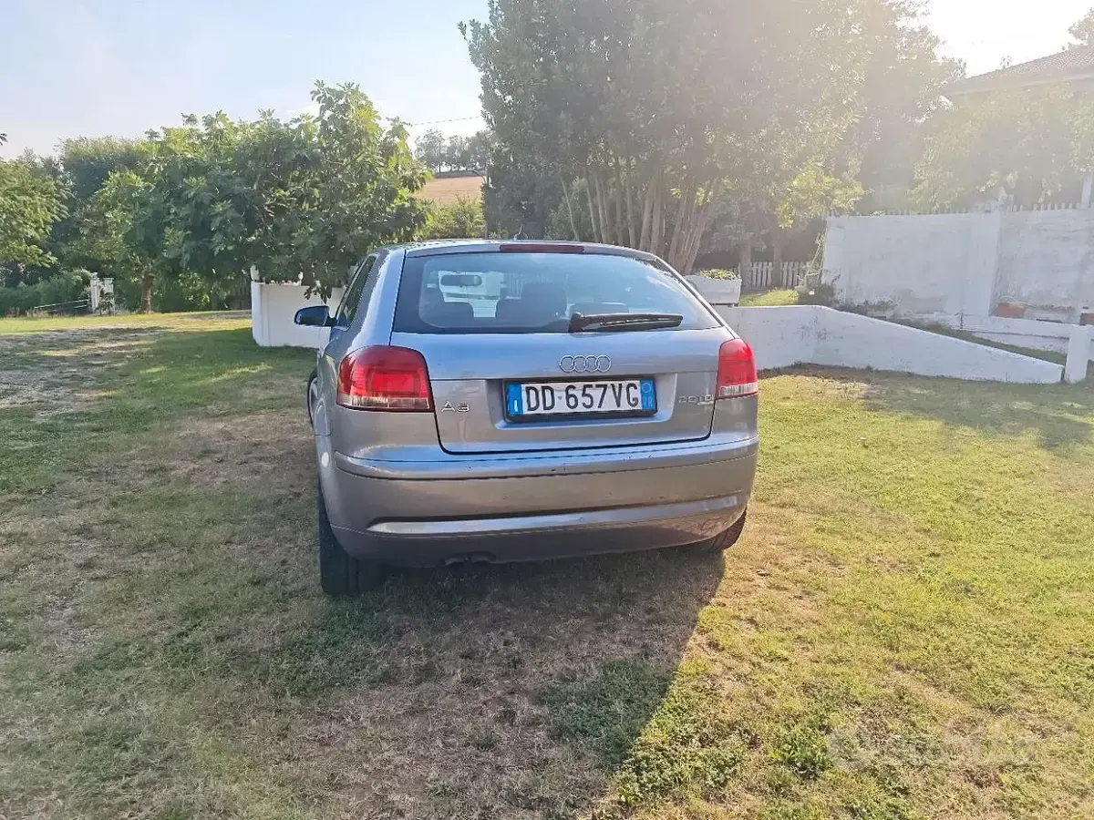 Usata Audi A3 Comfort 140 CV (102 kW) 2006 Grigio Utilitaria