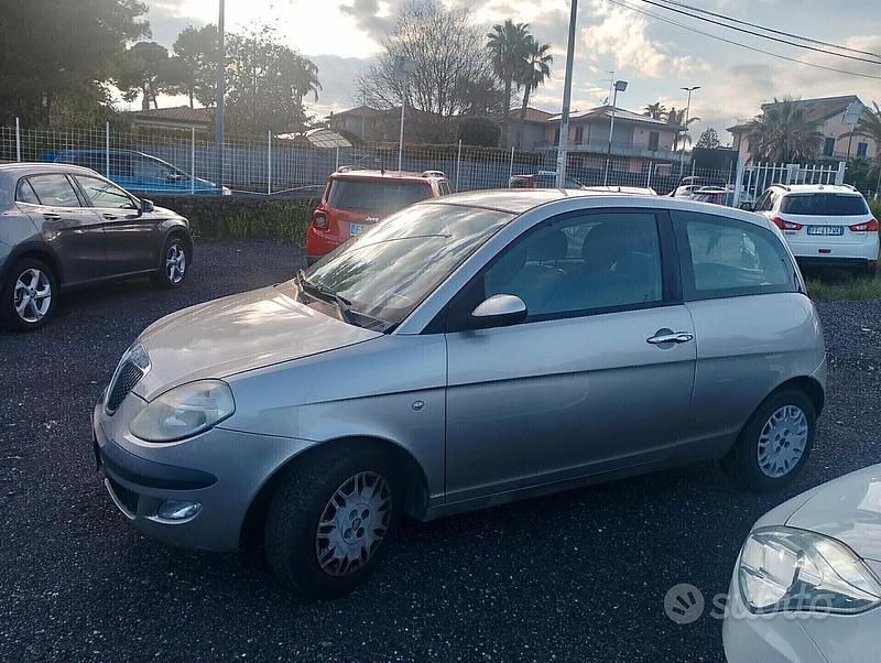 Usata Lancia Ypsilon 60 CV (44 kW) 2004 Grigio Utilitaria