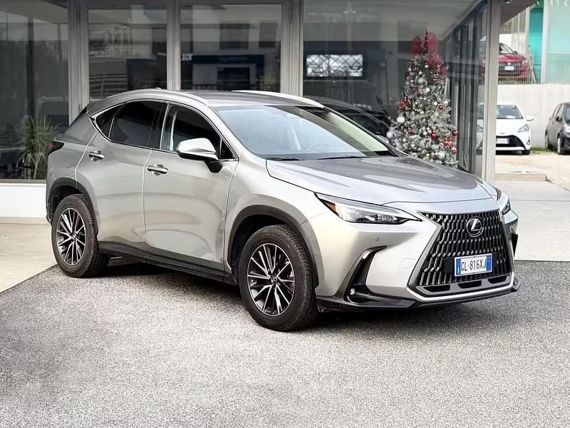 Usata Lexus NX350h 190 CV (139 kW) 2022 Grigio SUV