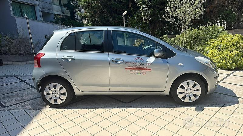 Usata Toyota Yaris 87 CV (63 kW) 2006 Grigio Berlina