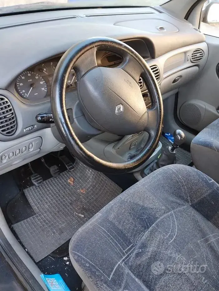 Usata Renault Scénic 116 CV (85 kW) 2001 Blu Monovolume