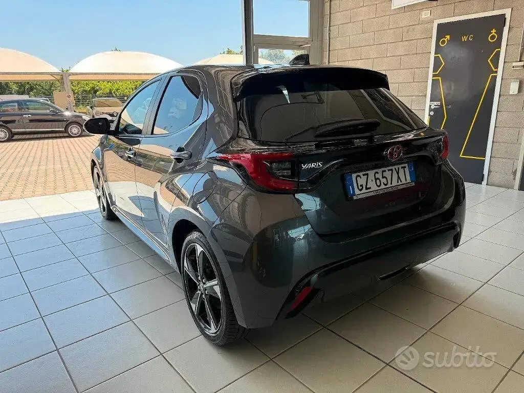 Usata Toyota Yaris Hybrid Lounge 129 CV (94 kW) 2025 Other Berlina