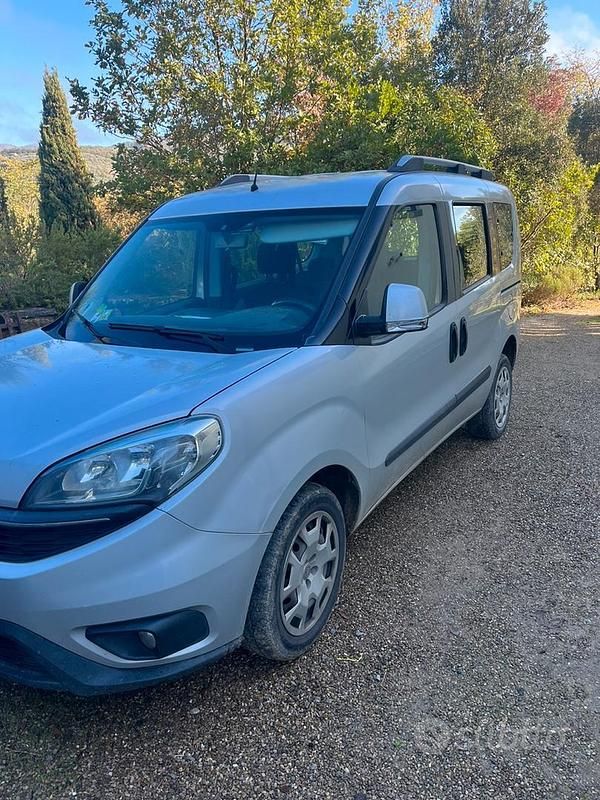 Usata Fiat Doblò 100 CV (73 kW) 2015 Grigio Monovolume