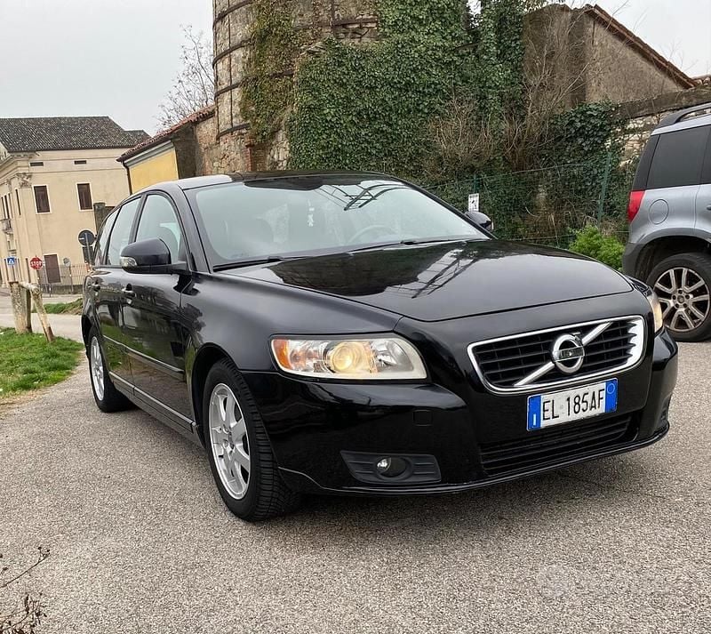 Usata Volvo V50 114 CV (83 kW) 2012 Nero Station wagon