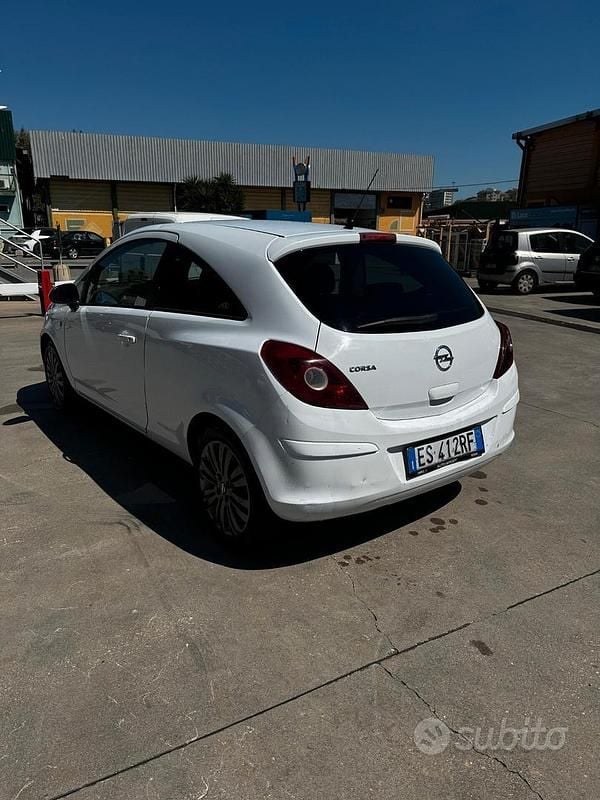 Usata Opel Corsa 85 CV (62 kW) 2013 Bianco Utilitaria