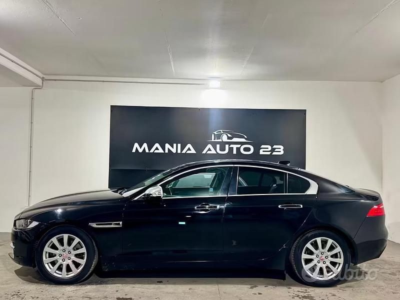 Usata Jaguar XE R 180 CV (132 kW) 2018 Nero Berlina