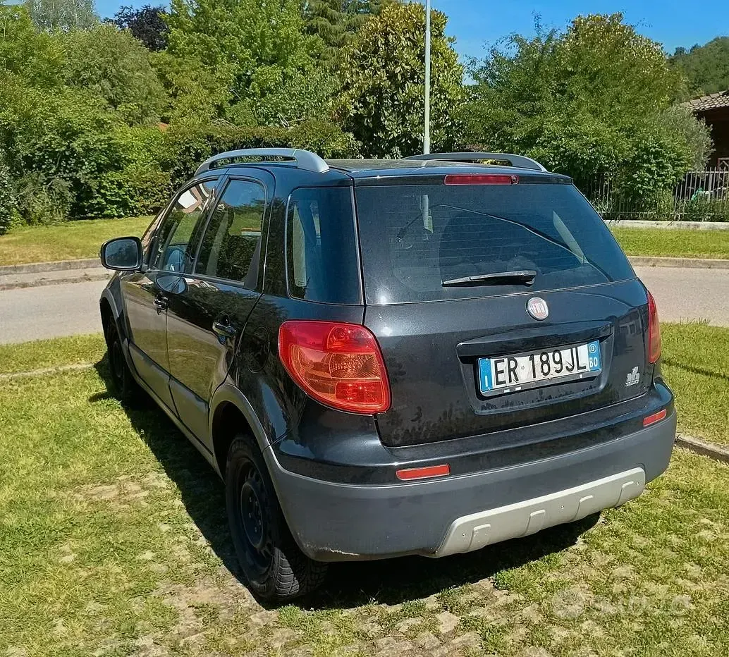 Usata Fiat Sedici Dynamic 135 CV (99 kW) 2013 Nero SUV
