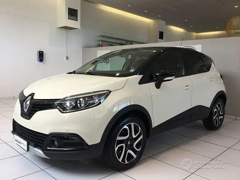 Usata Renault Captur 120 CV (88 kW) 2016 Beige SUV