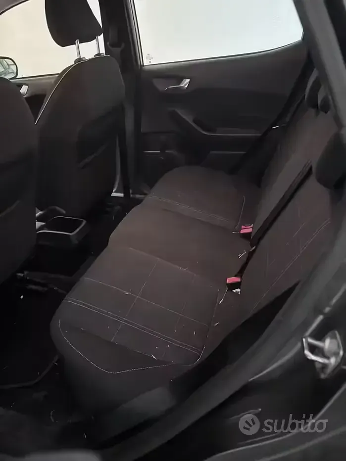 Usata Ford Fiesta 86 CV (63 kW) 2018 Grigio Utilitaria