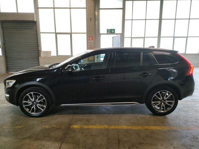 Usata Volvo V60 CC Momentum 2016 Nero Station wagon