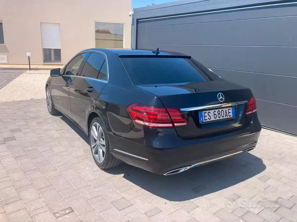 Usata Mercedes E220 Premium 170 CV (125 kW) 2013 Nero Berlina