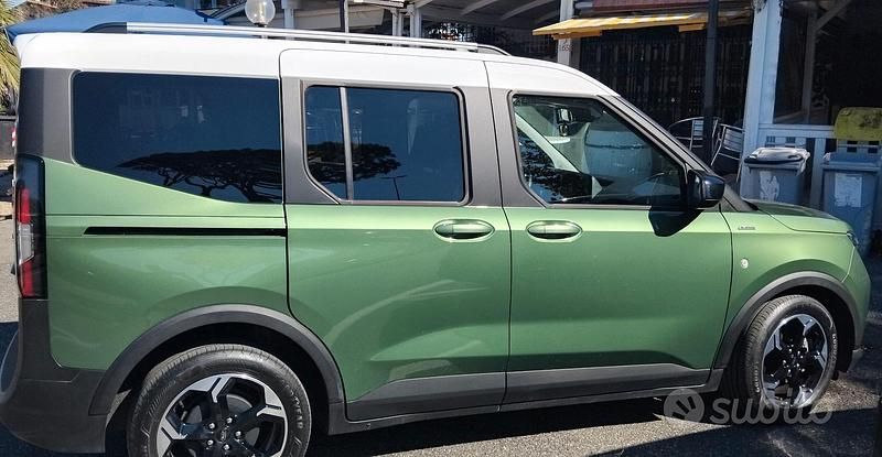Usata Ford Tourneo 125 CV (91 kW) 2024 Monovolume