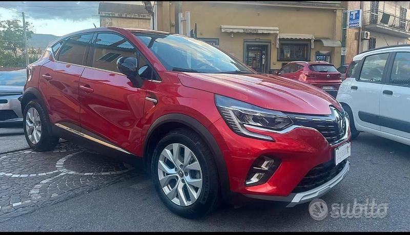 Usata Renault Captur 100 CV (73 kW) 2021 Rosso SUV