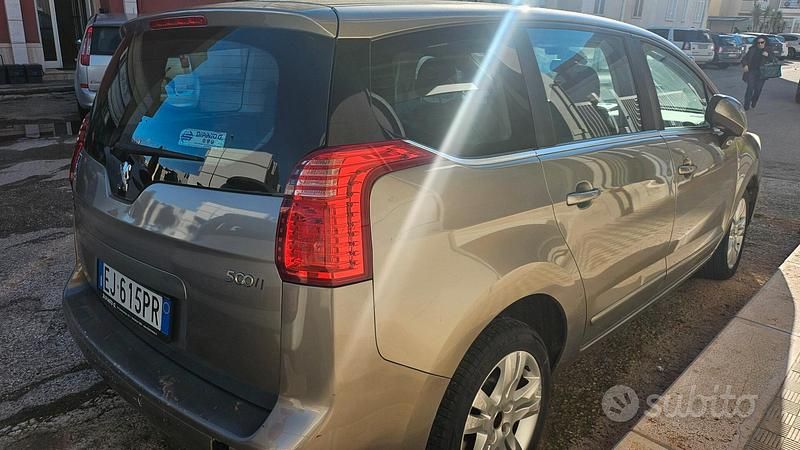 Usata Peugeot 5008 Family 112 CV (82 kW) 2011 Marrone Monovolume