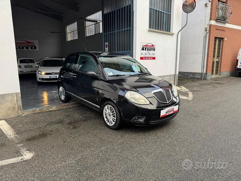 Nero Usata 2007 Lancia Ypsilon Due volumi | 1900 € (Buon prezzo) - Immagine 1/4