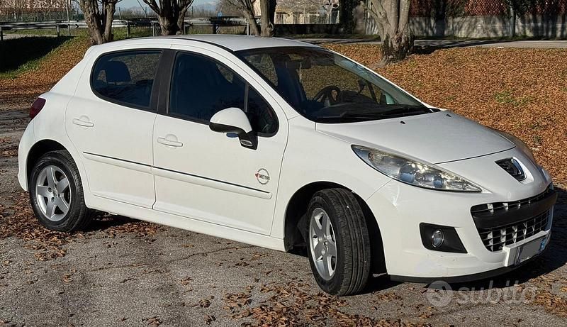Usata Peugeot 207 68 CV (50 kW) 2011 Bianco Berlina