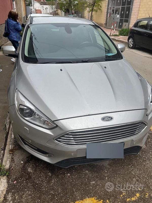 Usata Ford Focus 120 CV (88 kW) 2015 Grigio Berlina