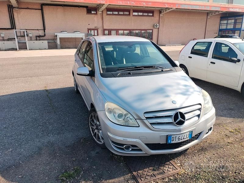 Usata Mercedes B200 140 CV (102 kW) 2009 Grigio Monovolume