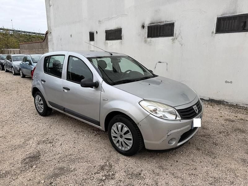 Usata Dacia Sandero Ambiance 75 CV (55 kW) 2012 Argento Berlina