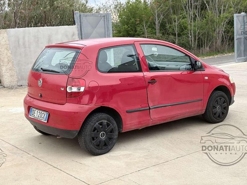 Begagnad VW Fox 75 HK (55 kW) 2007 Röd Halvkombi