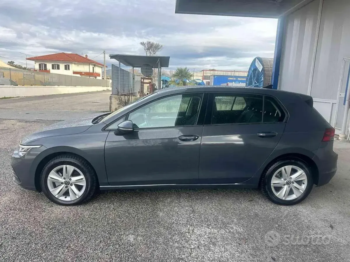 Begagnad VW Golf VII Life 116 HK (85 kW) 2020 Grå Sedan