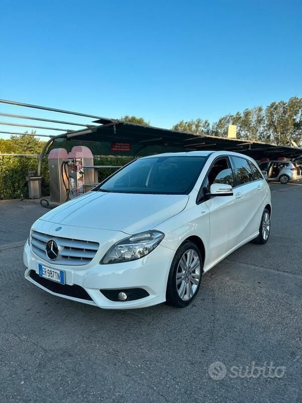 Usata Mercedes B200 156 CV (114 kW) 2013 Bianco Monovolume