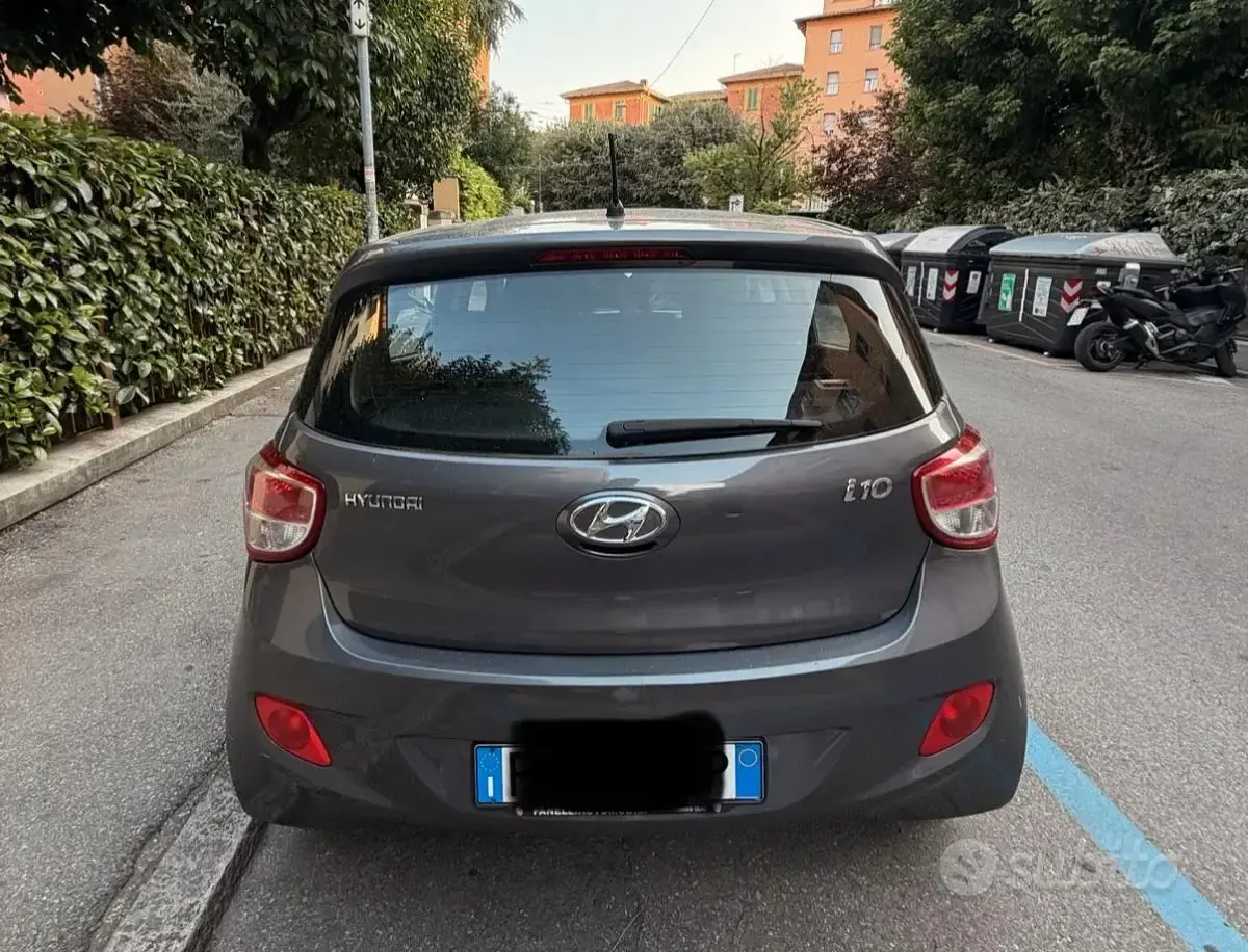 Usata Hyundai i10 69 CV (50 kW) 2016 Grigio Utilitaria