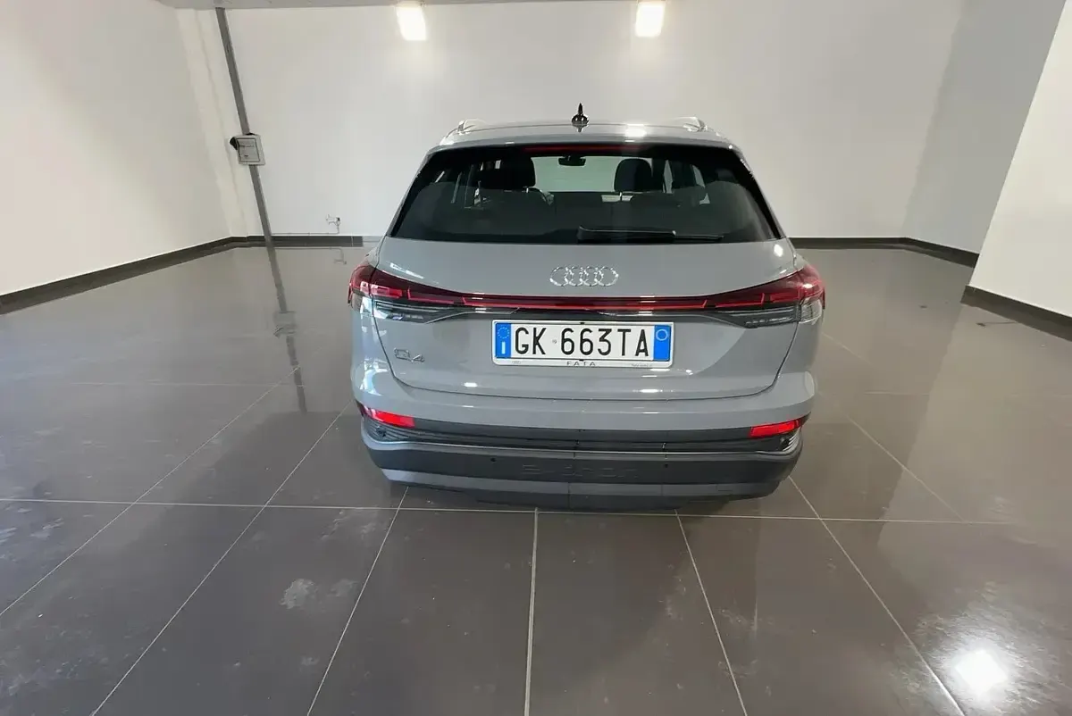 Usata Audi Q4 e-tron 69 kW (95 CV) 2023 Grigio selce SUV