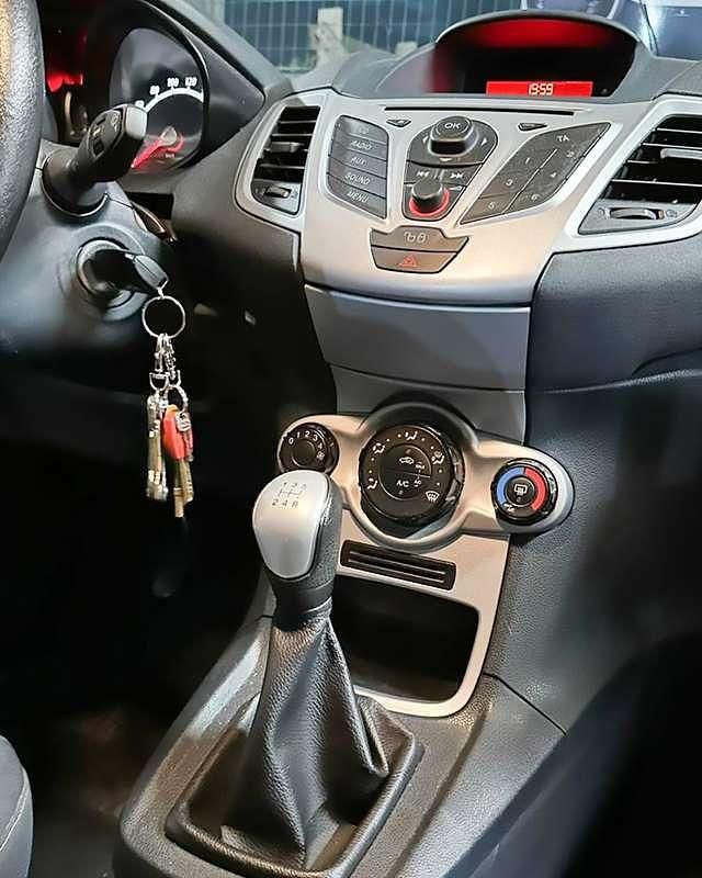 Usata Ford Fiesta 71 CV (52 kW) 2011 Nero Utilitaria