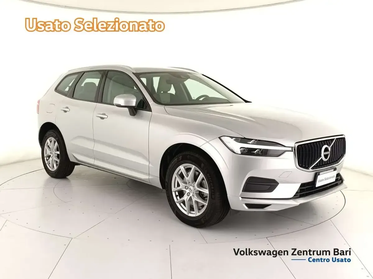 Usata Volvo XC60 Momentum 197 CV (144 kW) 2021 Argento SUV