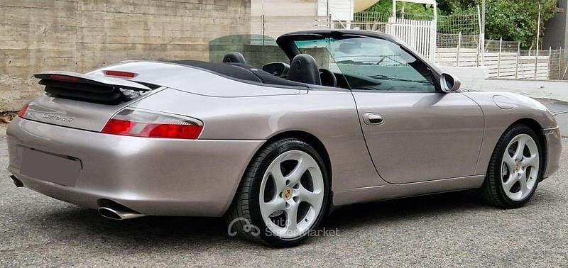 Usata Porsche 911 320 CV (235 kW) 2002 Gray Cabrio
