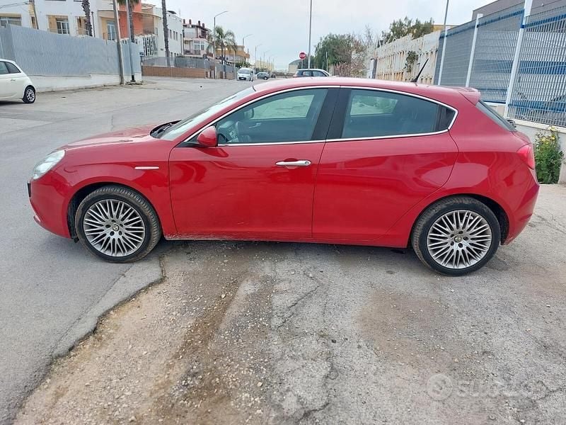 Usata Alfa Romeo Giulietta Exclusive 170 CV (125 kW) 2013 Rosso Utilitaria