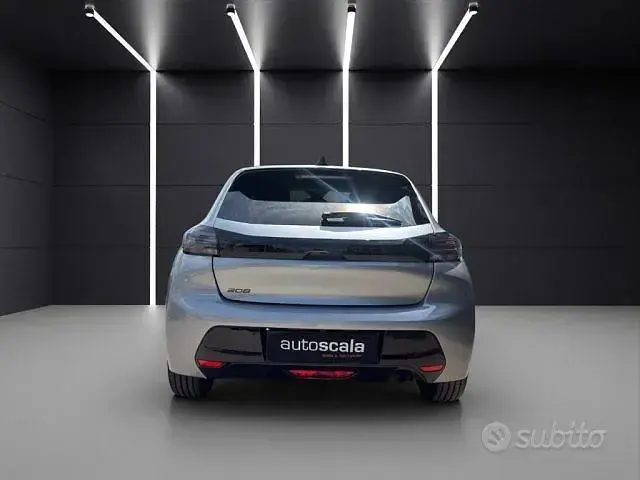 Usata Peugeot 208 Allure 101 CV (74 kW) 2024 Vari colori Utilitaria