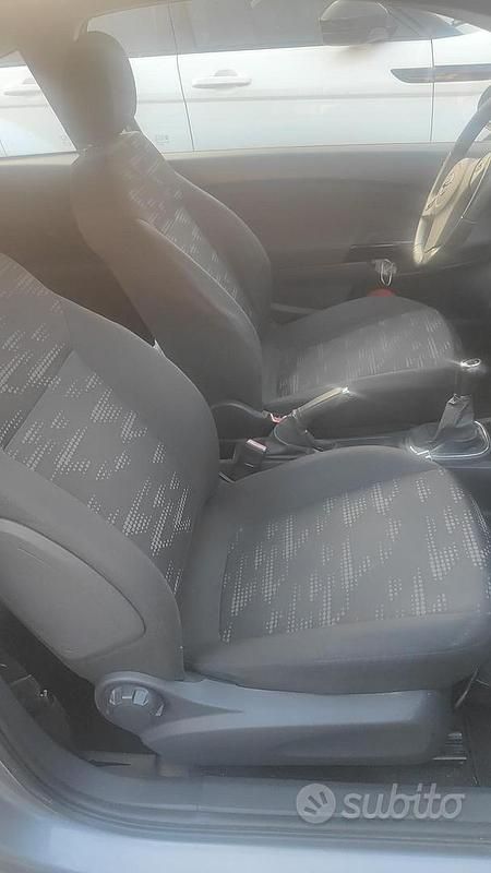 Usata Opel Corsa 75 CV (55 kW) 2011 Grigio Utilitaria