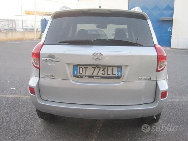 Usata Toyota RAV4 Luxury 177 CV (130 kW) 2009 Argento Berlina