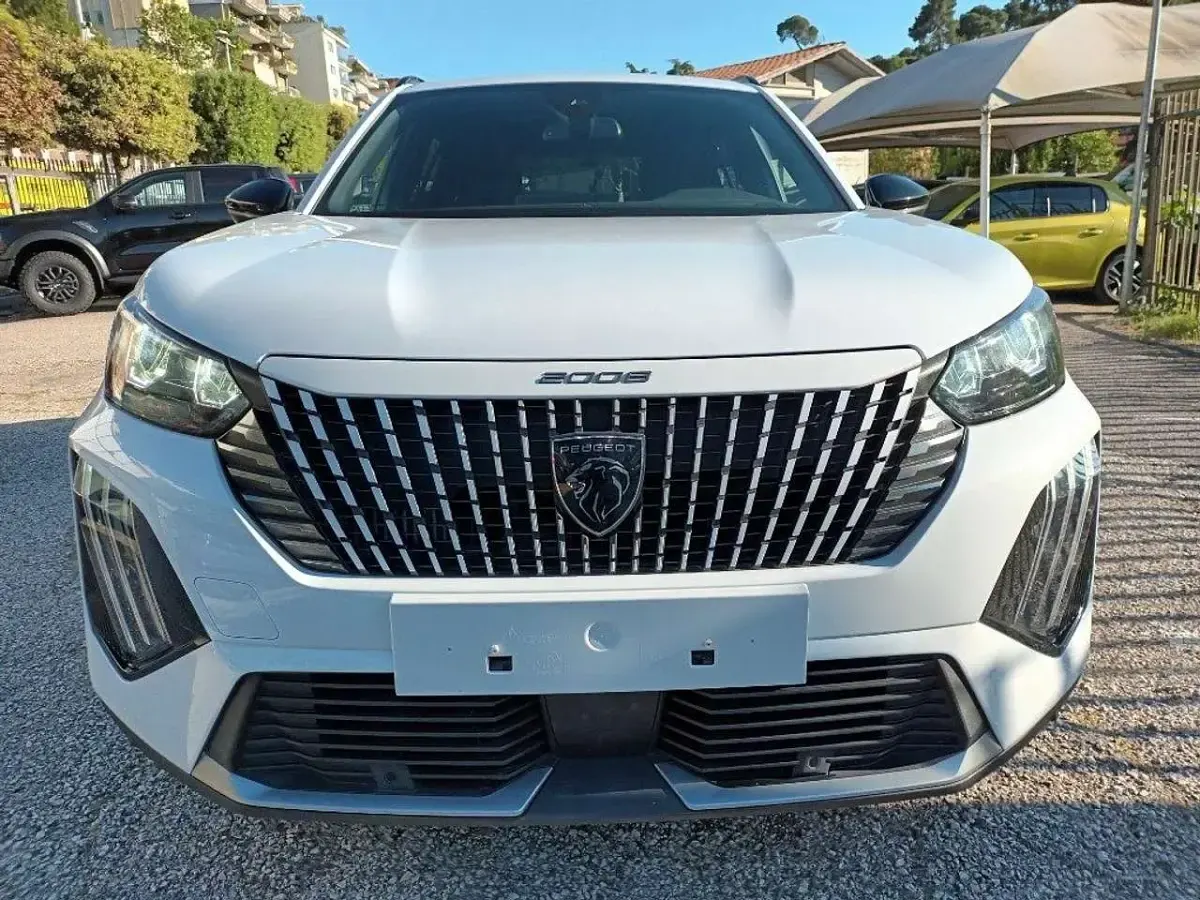 Usata Peugeot 2008 Allure 131 CV (96 kW) 2025 Bianco SUV