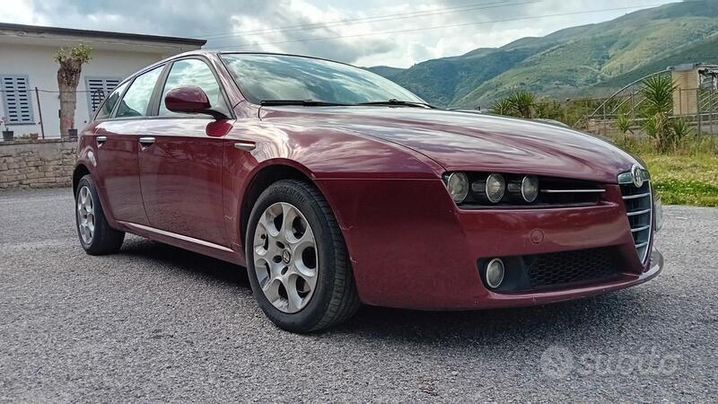Usato 2006 Alfa Romeo 159 1.9 Diesel 120 CV (2.200 €)