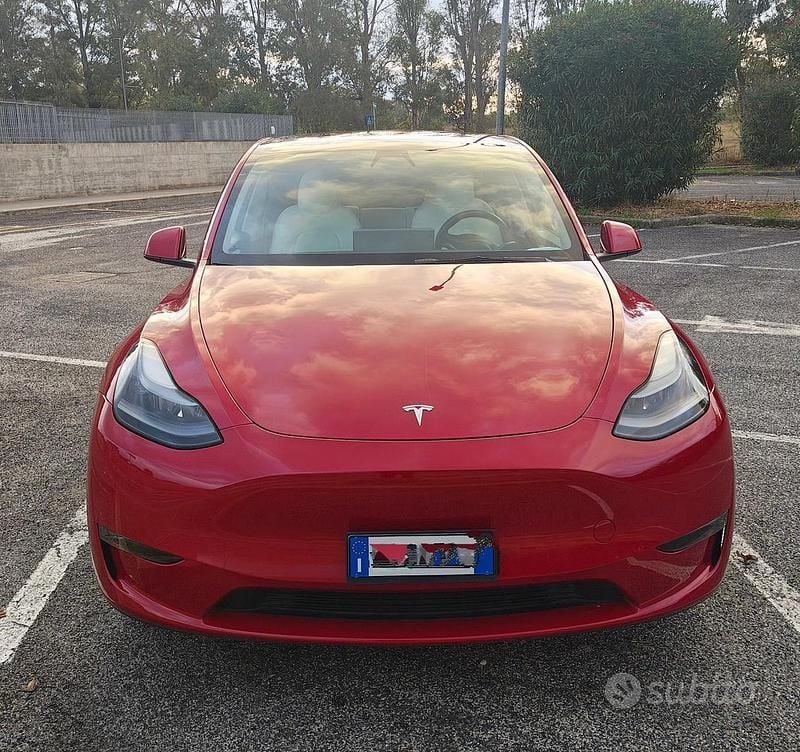 Rosso Usata 2023 Tesla Model Y Long Range AWD SUV | 37.000 € (Buon prezzo) - Immagine 1/4
