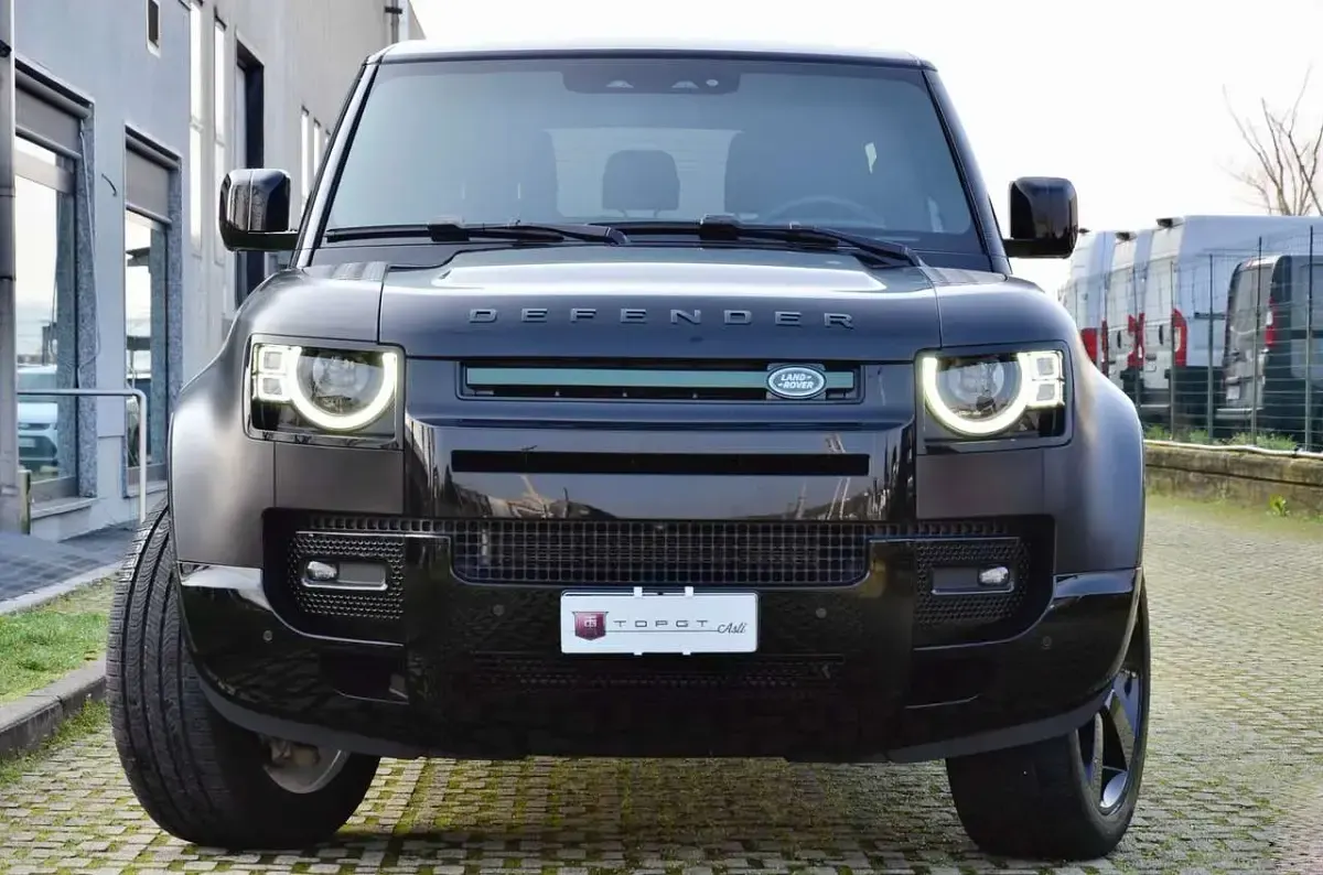 Usata Land Rover Defender 200 CV (147 kW) 2024 Grigio SUV