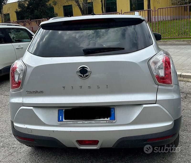 Usata Ssangyong (KGM) Tivoli 116 CV (85 kW) 2018 Grigio SUV