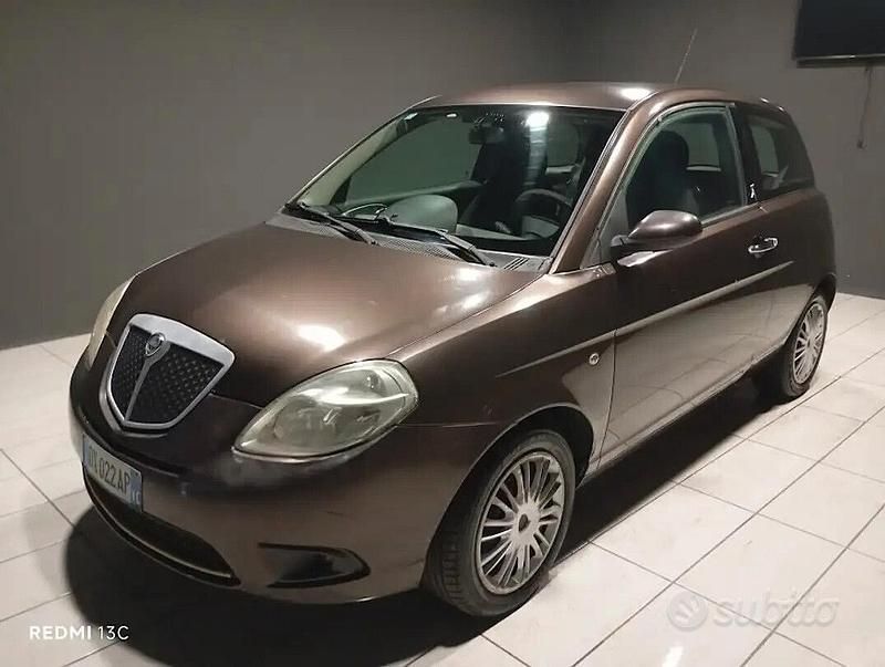 Usata Lancia Ypsilon 60 CV (44 kW) 2009 Marrone Utilitaria