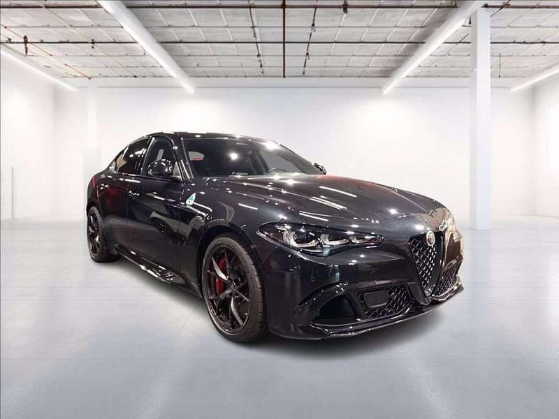 Nuova Alfa Romeo Giulia Quadrifoglio 519 CV (381 kW) 2026 Nero metallizzato Berlina