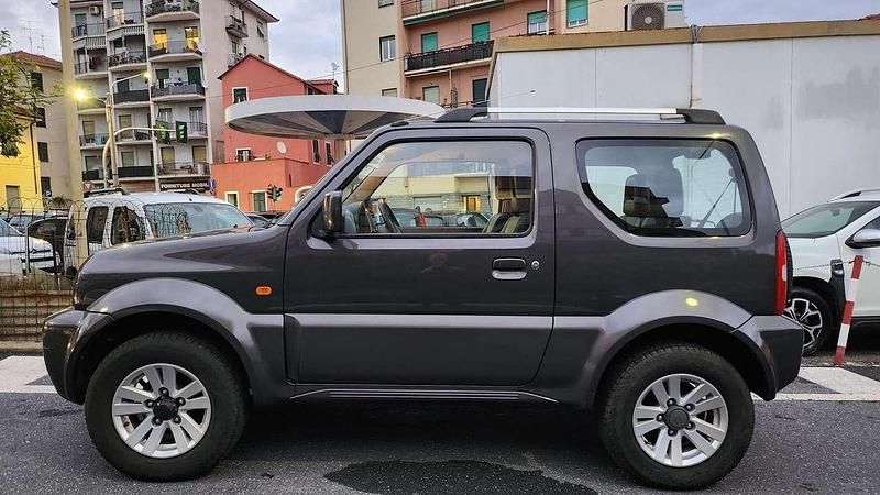 Grigio Usata 2011 Suzuki Jimny SUV | 16.000 € (Cara) - Immagine 1/4