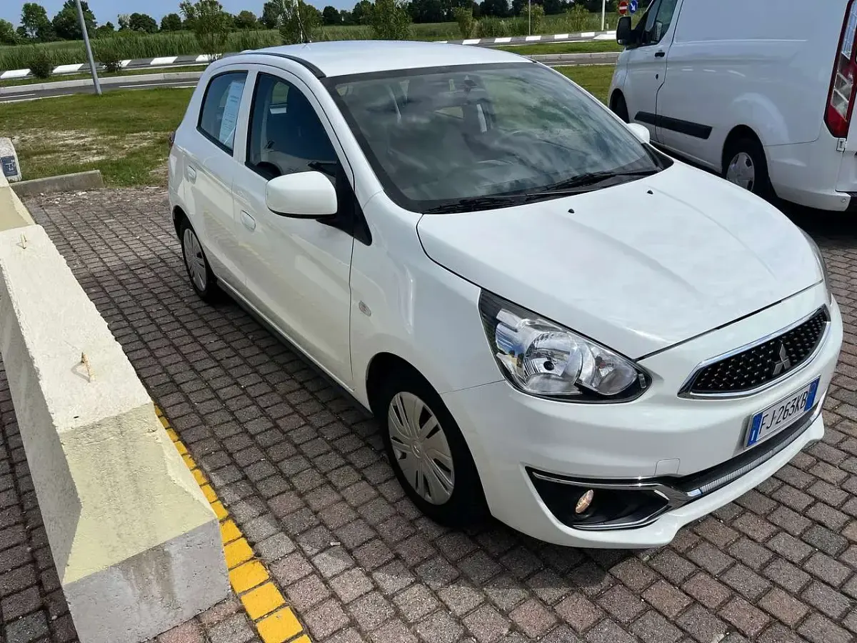 Usata Mitsubishi Space Star Invite 71 CV (52 kW) 2017 Bianco Utilitaria