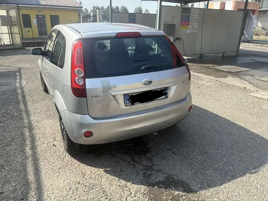 Usata Ford Fiesta Ghia 68 CV (50 kW) 2008 Utilitaria