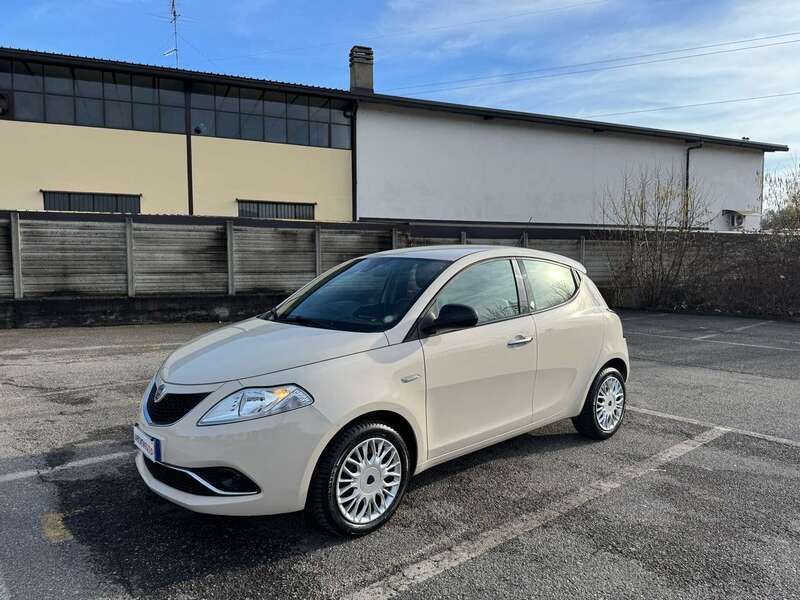 Beige Usata 2017 Lancia Ypsilon Platinum Due volumi | 9800 € (Buon prezzo) - Immagine 1/4