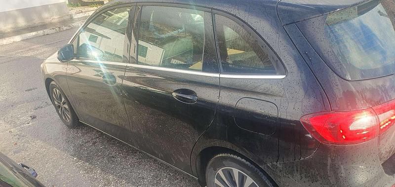 Usata Mercedes B180 116 CV (85 kW) 2022 Nero Utilitaria