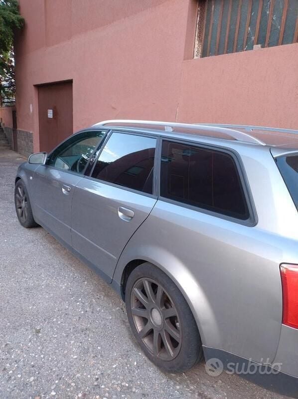 Begagnad Audi A4 170 HK (125 kW) 2003 Grå Kombi