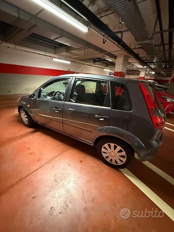 Usata Ford Fiesta 75 CV (55 kW) 2005 Utilitaria