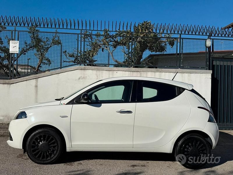 Usata Lancia Ypsilon S 69 CV (50 kW) 2022 Bianco Utilitaria